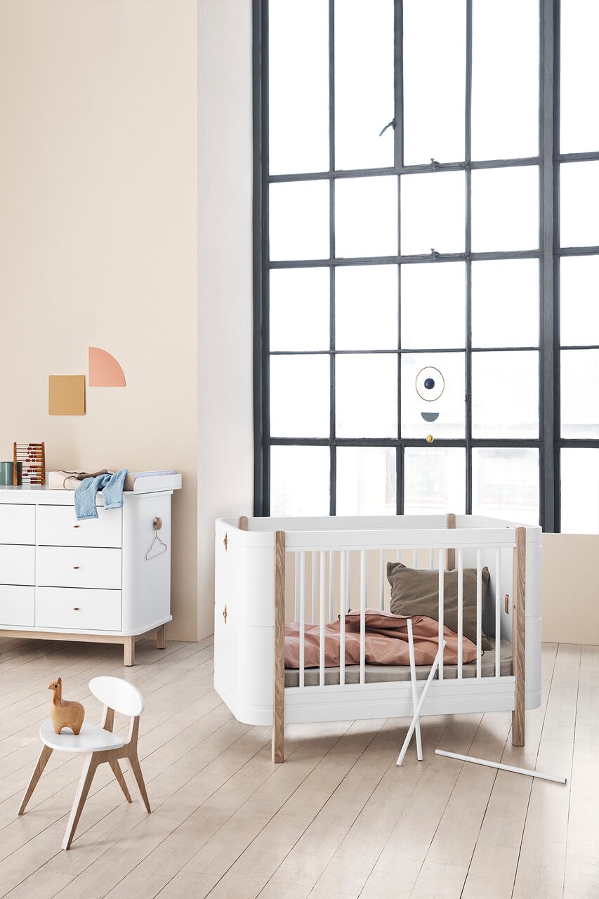 crib with removable bars